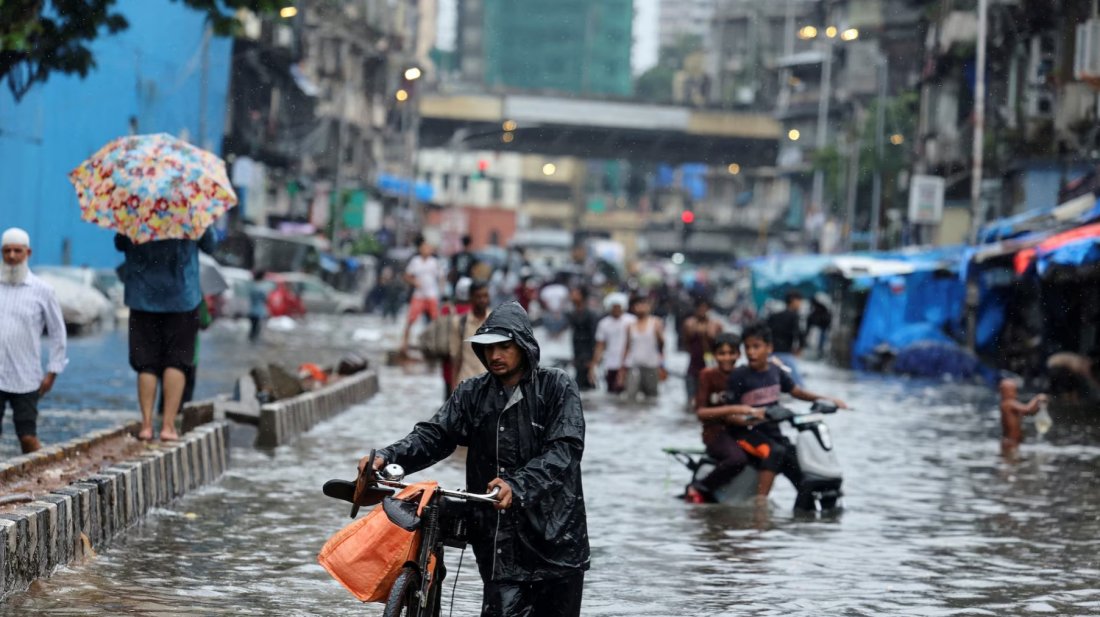 ভারতে হঠাৎ বন্যা ও ভূমিধসে দুই দিনে ৩০ জনের মৃত্যু